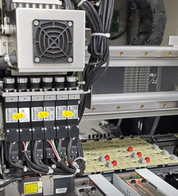 突破PCBA裝配瓶頸：異形插件機如何成為自動化生產的“關鍵先生”?